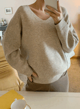 孕婦裝*寬而卷曲的V領設計女性感孕婦毛衣【Wool10％】